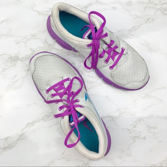 Nike Sneakers Size 8.5 - Picture 2 of 7